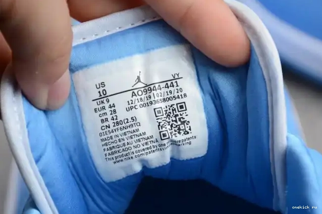 Rep Onekick 1 AO9944-441 (W) Low Air UNC Jordan 0430
